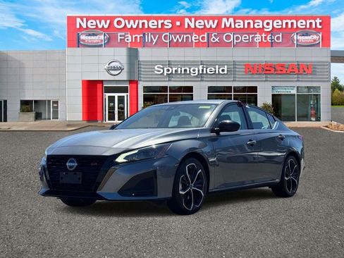 Used 2023 Nissan Altima 2.5 SR FWD image 2