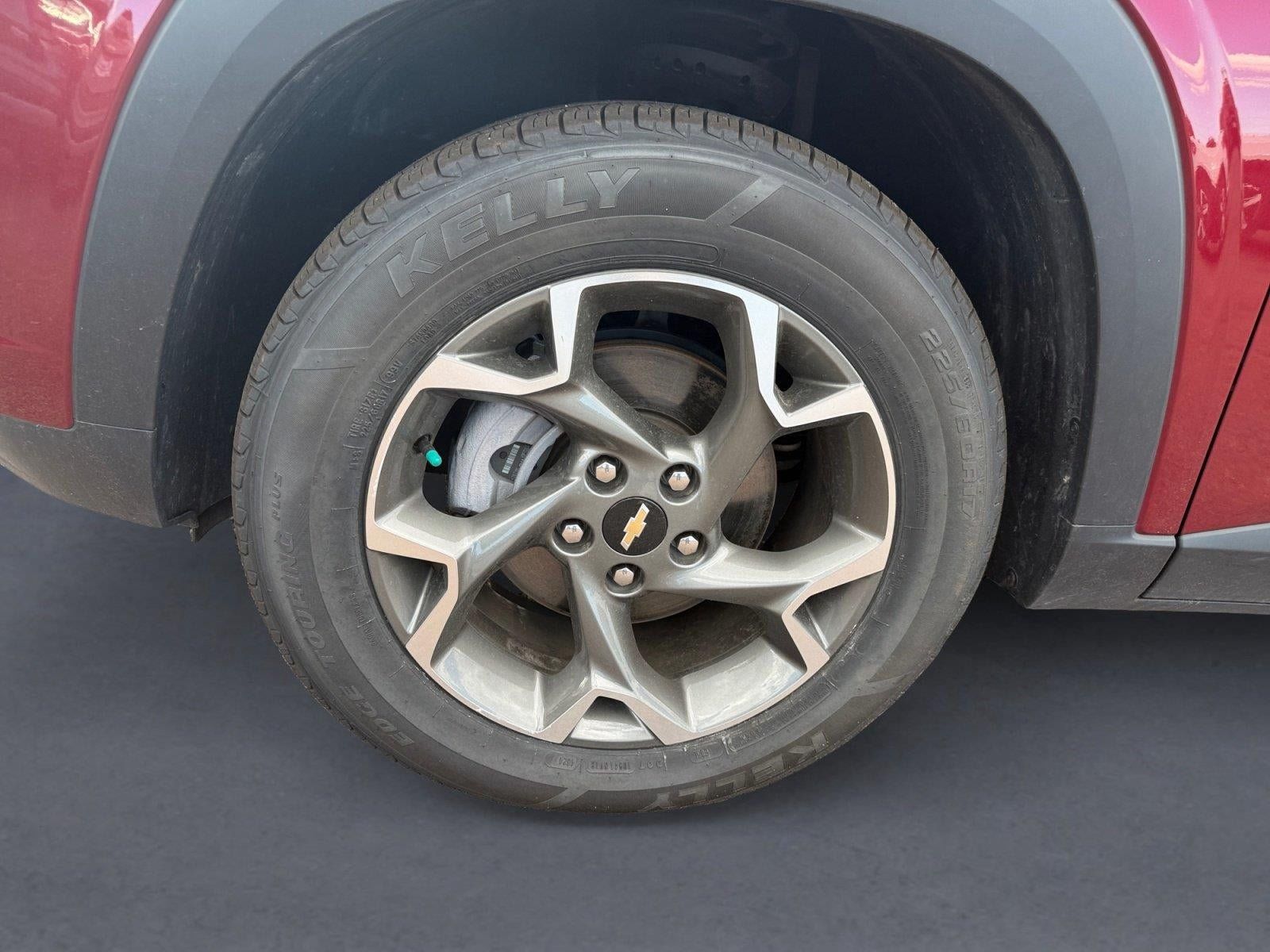 Certified 2025 Chevrolet Trax LT w/ LT Convenience Package FWD image 14