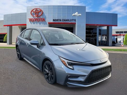Used 2023 Toyota Corolla SE image 3