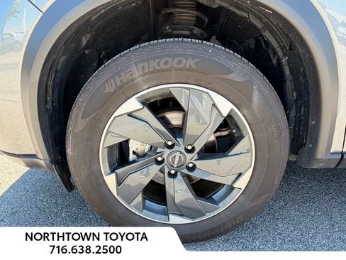 Used 2025 Nissan Rogue SV AWD/4WD image 10