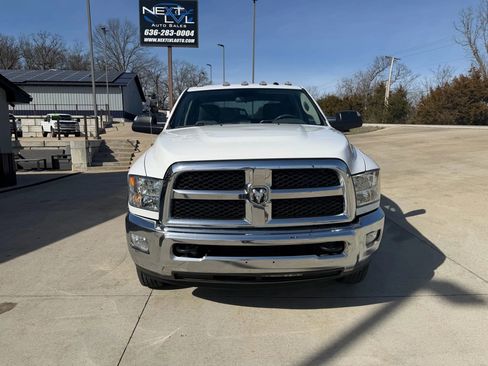 Used 2018 RAM 3500 Tradesman w/ Chrome Appearance Group AWD/4WD image 4