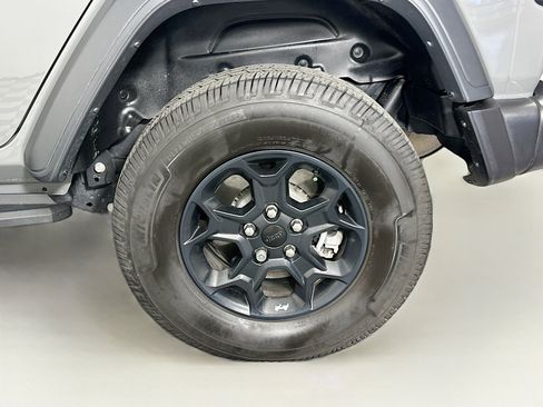 Used 2023 Jeep Wrangler Unlimited w/ Cold Weather Group image 11