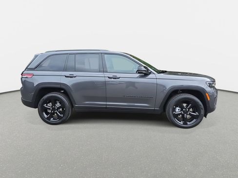 New 2025 Jeep Grand Cherokee Limited w/ Black Appearance Package AWD/4WD image 4