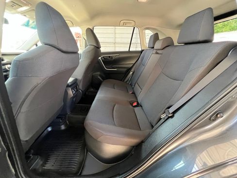 Used 2022 Toyota RAV4 LE AWD/4WD image 19