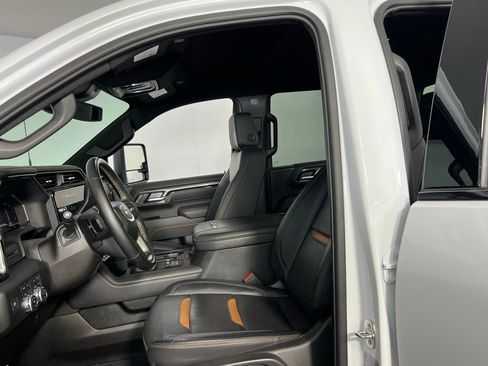 Used 2025 GMC Sierra 2500 AT4 image 26