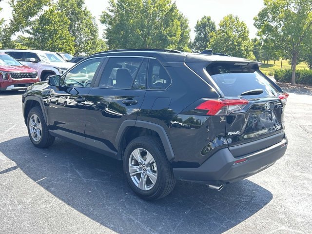 Used 2025 Toyota RAV4 XLE AWD/4WD image 6