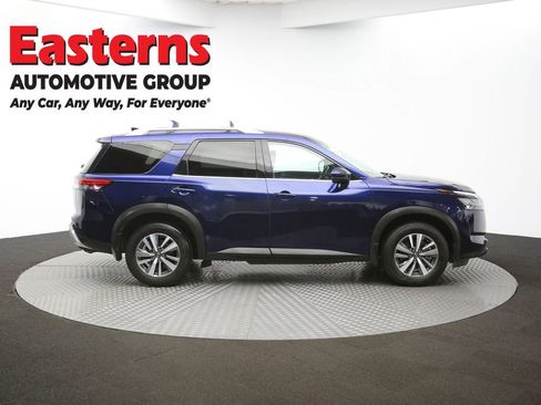 Used 2024 Nissan Pathfinder SL AWD/4WD image 45