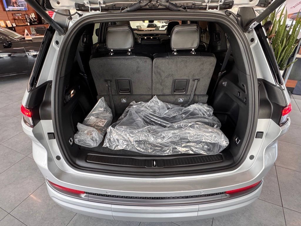 New 2026 Jeep Grand Cherokee L Limited AWD/4WD image 7