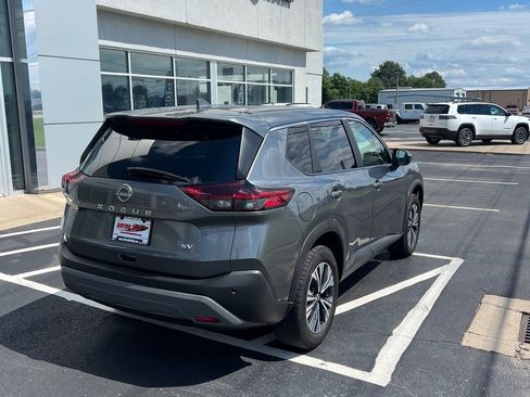 Used 2023 Nissan Rogue SV FWD image 9