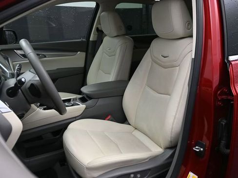 Used 2021 Cadillac XT5 Premium Luxury image 6