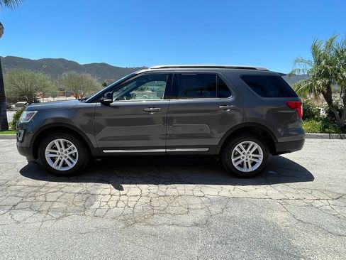 Used 2017 Ford Explorer XLT w/ Equipment Group 201A FWD image 8