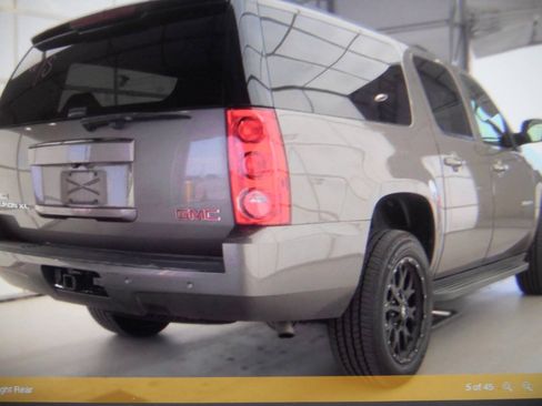 Used 2011 GMC Yukon XL SLT w/ SLT-2 Equipment Package AWD/4WD image 17