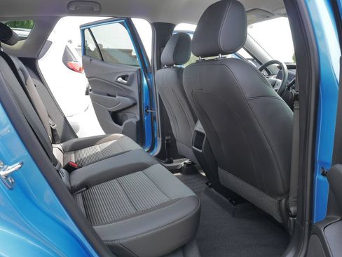 Used 2025 Chevrolet Trax LT w/ LT Convenience Package FWD image 14