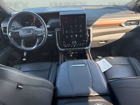 Used 2025 GMC Yukon XL Denali AWD/4WD image 10
