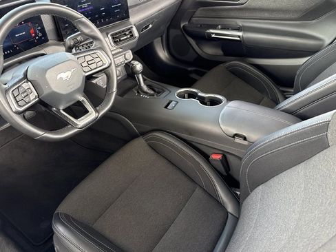 Used 2025 Ford Mustang Convertible RWD image 5