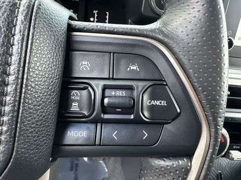 Certified 2025 Toyota 4Runner SR5 AWD/4WD image 35