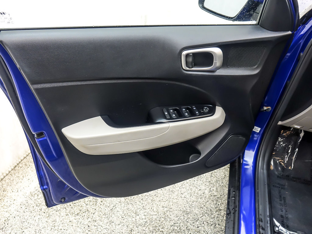 Used 2022 Hyundai Venue SEL w/ Cargo Package FWD image 20