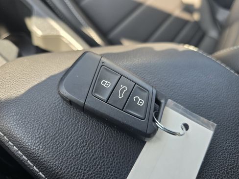 Used 2022 Volkswagen Jetta SE image 35