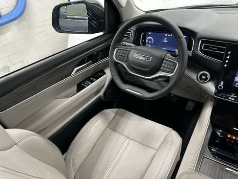Used 2024 Jeep Wagoneer Series II w/ Flexible Seating Group RWD image 12