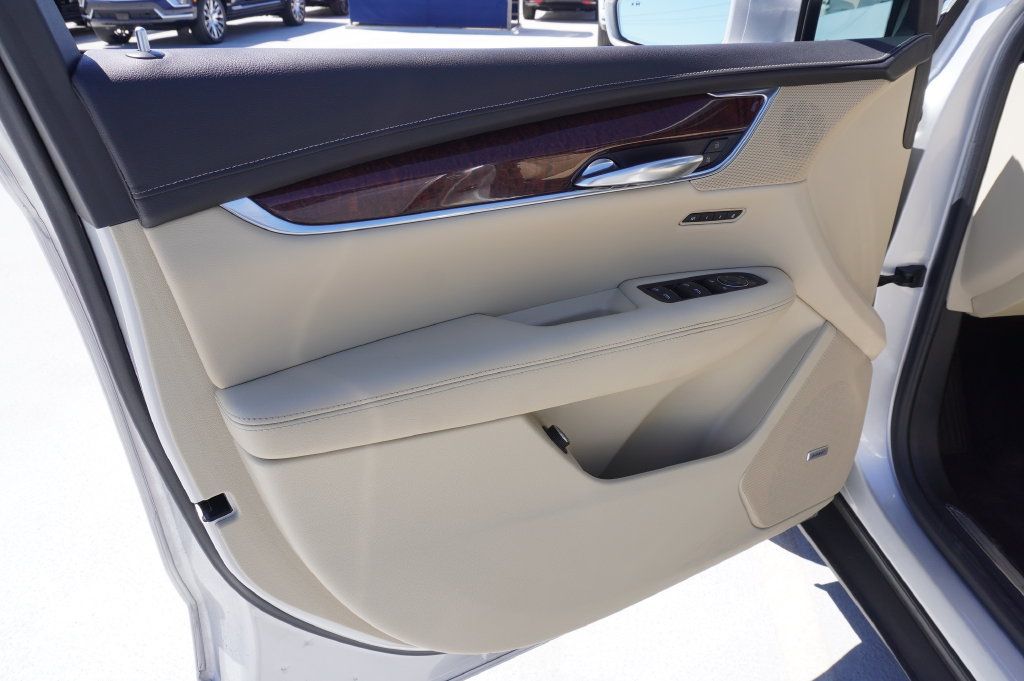 Used 2019 Cadillac XT5 Premium Luxury AWD/4WD image 18