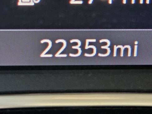 Used 2023 Chevrolet Equinox Premier image 22