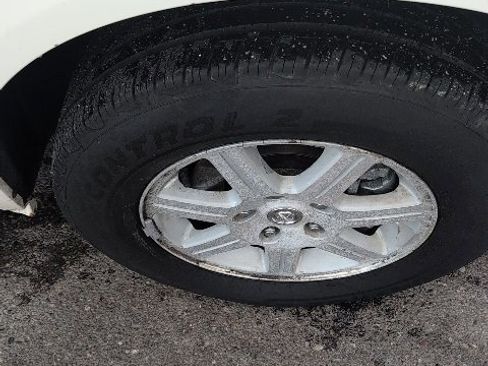 Used 2009 Chrysler Town & Country Touring image 15