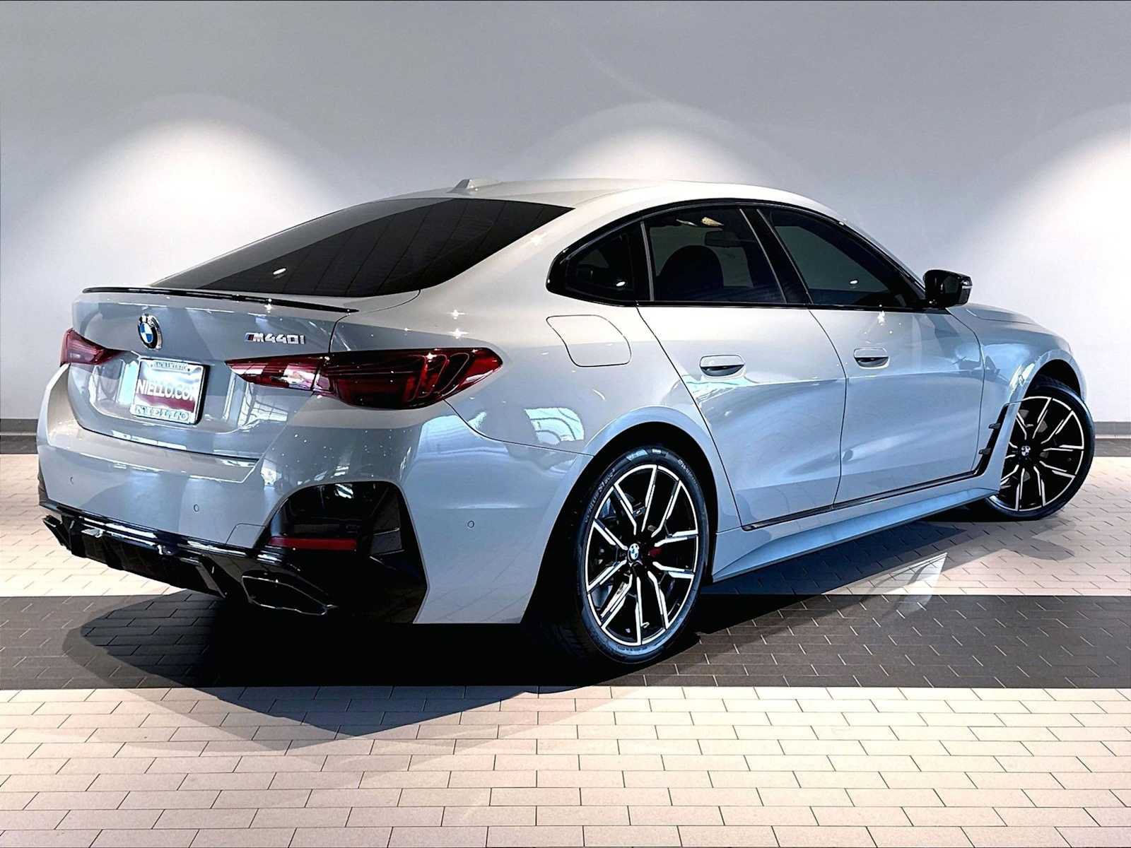 Used 2025 BMW M440i w/ Premium Package RWD image 10