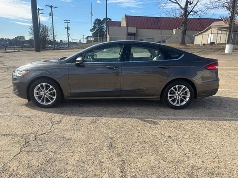 Used 2020 Ford Fusion SE image 12