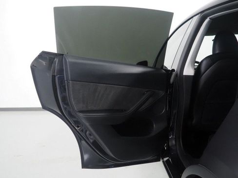 Used 2024 Tesla Model Y 2WD image 54