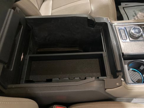 Used 2019 Ford Expedition Limited w/ Equipment Group 301A image 8