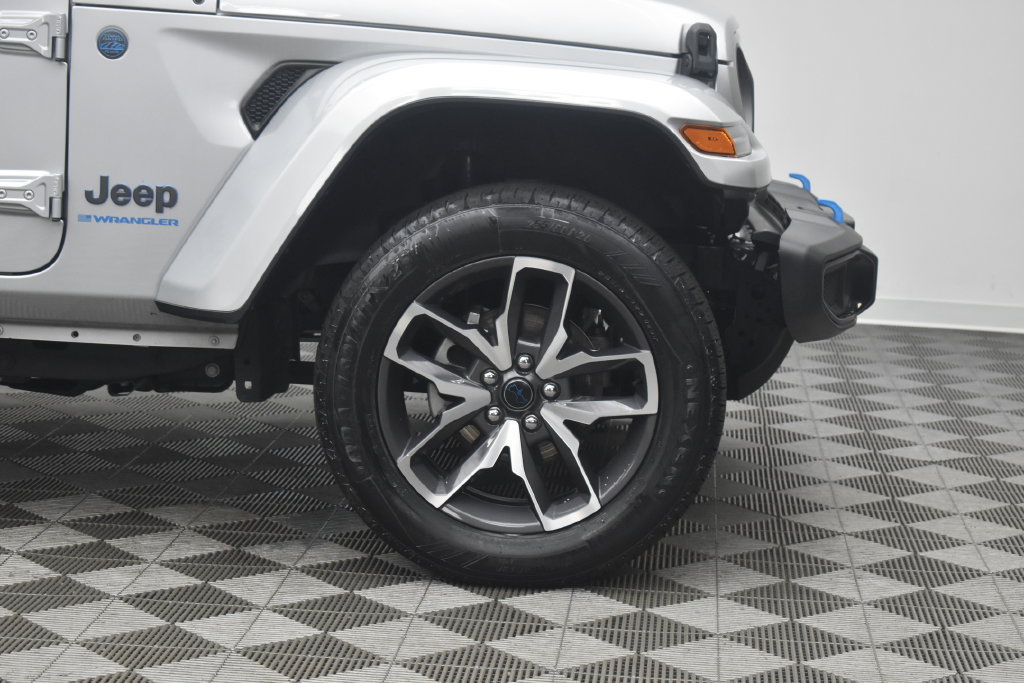 Certified 2024 Jeep Wrangler Unlimited w/ Convenience Group AWD/4WD image 26