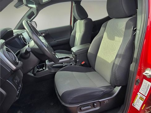 Used 2021 Toyota Tacoma TRD Off-Road image 13