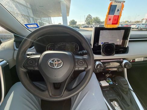 Used 2025 Toyota RAV4 XLE w/ Convenience Package FWD image 12