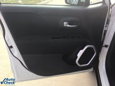 Used 2020 Jeep Renegade Latitude w/ Cold Weather Group image 27