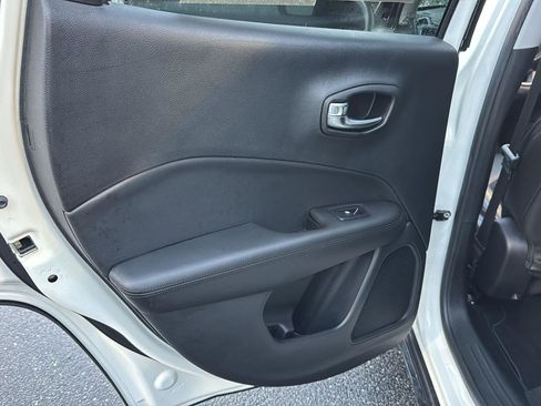 Used 2021 Jeep Compass Latitude image 15