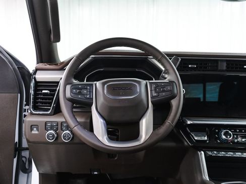 Used 2025 GMC Sierra 2500 Denali w/ Denali Reserve Package AWD/4WD image 9