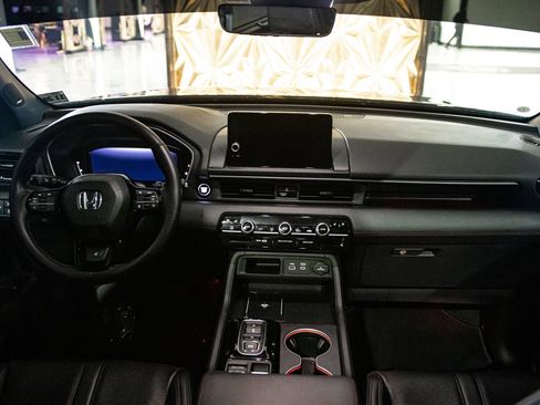 Used 2025 Honda Pilot Black Edition image 16