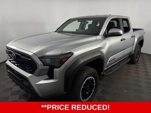 Used 2024 Toyota Tacoma TRD Off-Road image 2