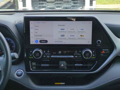 Certified 2024 Toyota Highlander Platinum AWD/4WD image 18
