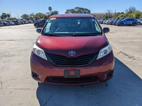 Used 2016 Toyota Sienna L image 4