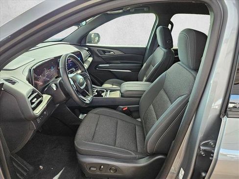 Used 2024 Chevrolet Traverse LT FWD image 14
