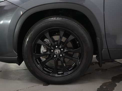 Used 2024 Toyota Highlander Limited AWD/4WD image 32