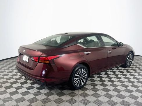 Used 2025 Nissan Altima 2.5 SV FWD image 8