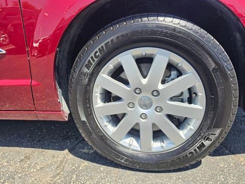 Used 2012 Chrysler Town & Country Touring-L w/ Entertainment Group #2 FWD image 8