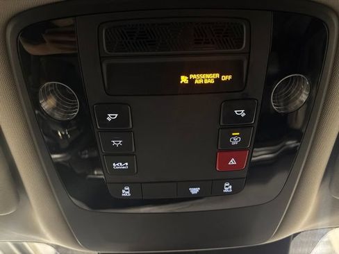 Used 2025 Kia Carnival FWD image 24