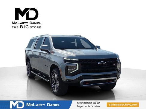 Certified 2025 Chevrolet Suburban Z71 image 1