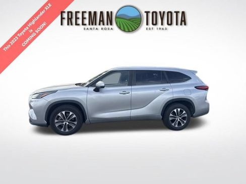 Used 2023 Toyota Highlander XLE FWD image 1