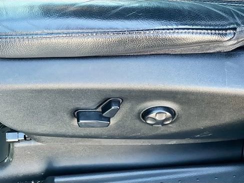 Used 2019 Chrysler Pacifica Touring-L Plus w/ S Appearance Package image 12