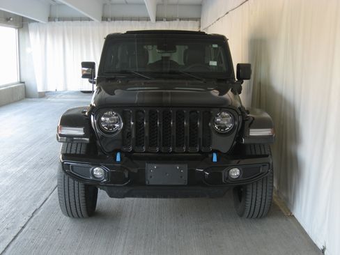 Used 2021 Jeep Wrangler Unlimited Sahara image 6