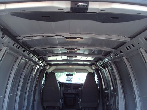 Used 2021 Chevrolet Express 3500 Extended w/ Driver Convenience Package RWD image 9